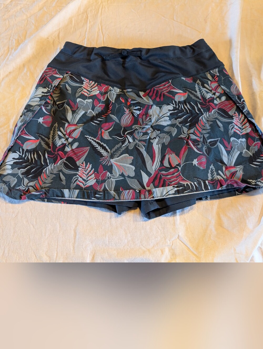 2/20$ Women's Black Floral Active Skort - Versatile Mini Skirt with Shorts